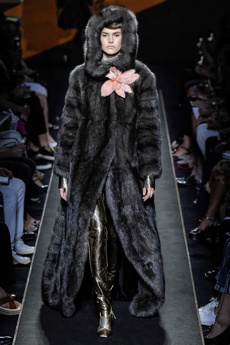 Fendi runway fall 2015